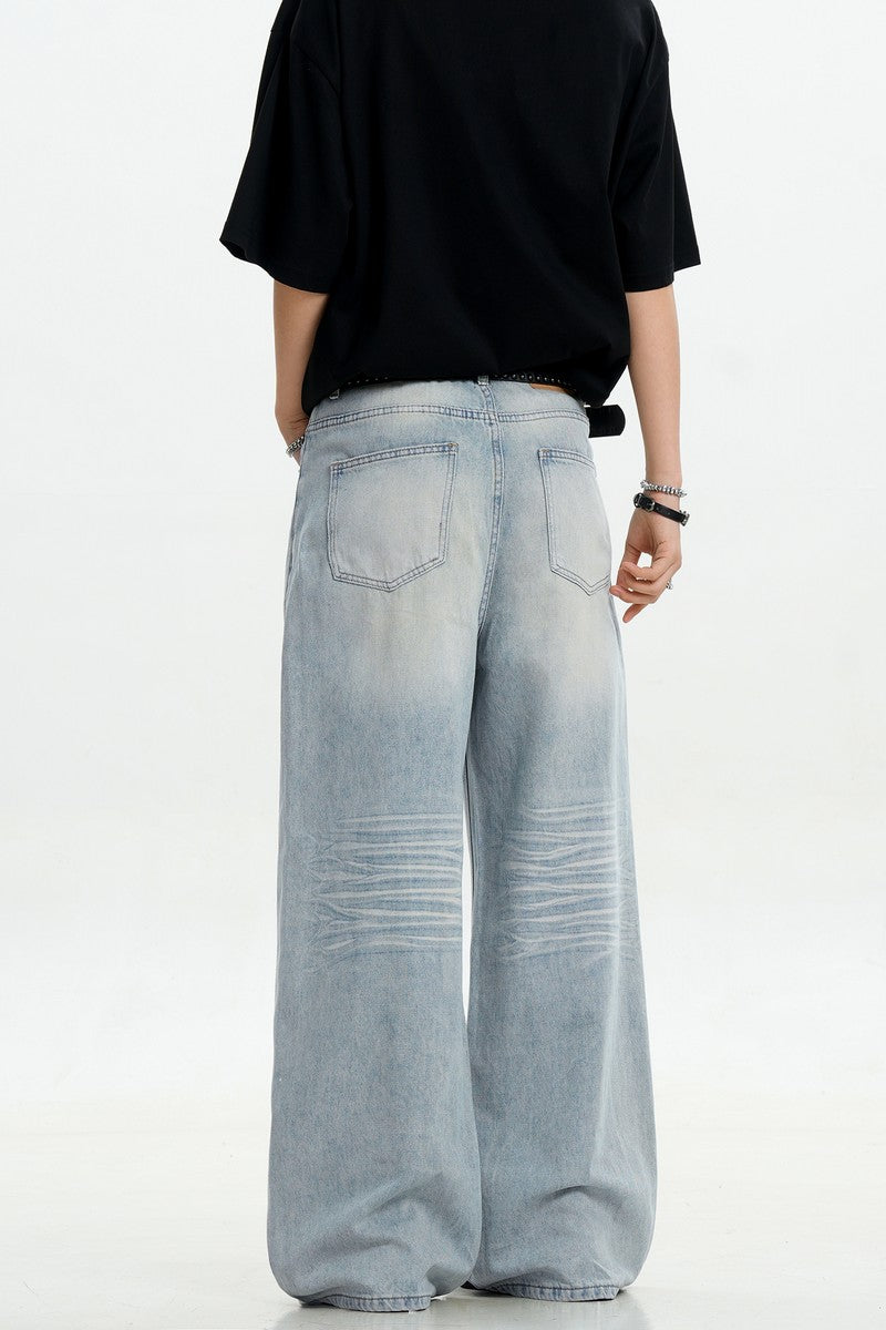 Whiskered Pleated Cleanfit Jeans